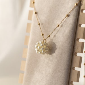 Filigrane Perlenkette mit Anhänger, vergoldeter Brautschmuck mit Perlen FAYE Bild 8