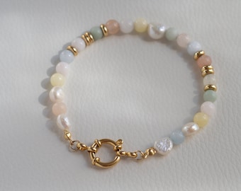 Colorful pearl bracelet made of freshwater pearls and pastel-colored morganite gemstone beads with 24k gold-plated clasp | PASTEL