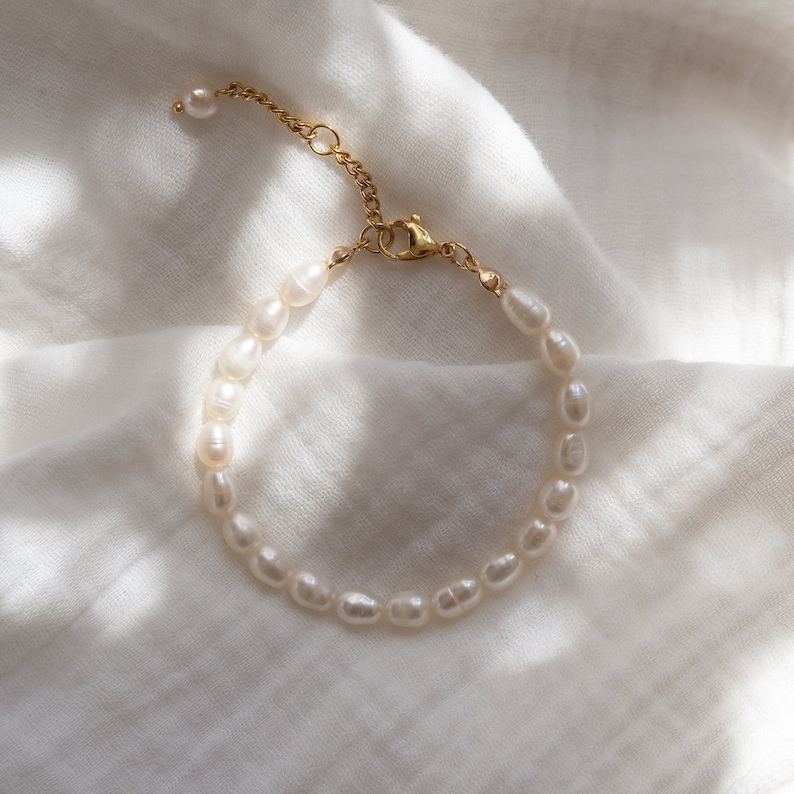 Pearl bracelet made of freshwater pearls and 24k gold-plated clasp EVE image 4