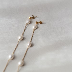 Freshwater pearl drop earrings and gold-plated stainless steel chain Chloé image 8