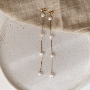 Freshwater pearl drop earrings and gold-plated stainless steel chain Chloé image 10