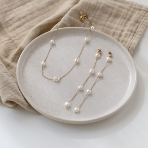 Freshwater pearl drop earrings and gold-plated stainless steel chain Chloé image 6