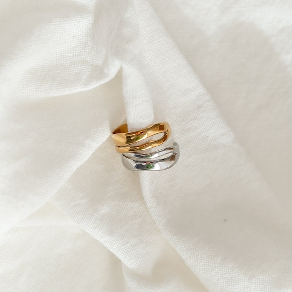 Minimalistischer Ring in Gold oder Silber, größenverstellbar | WAVE