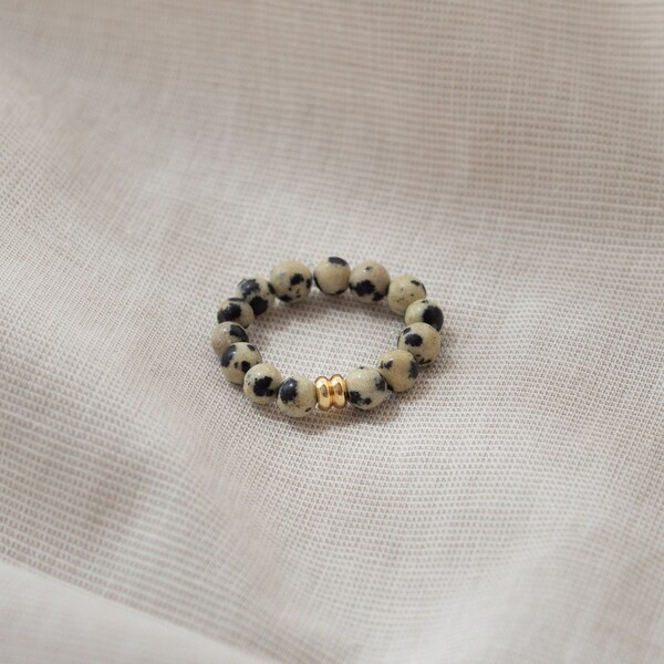 Elastic beaded ring made of Dalmatian Jasper beads | LEA