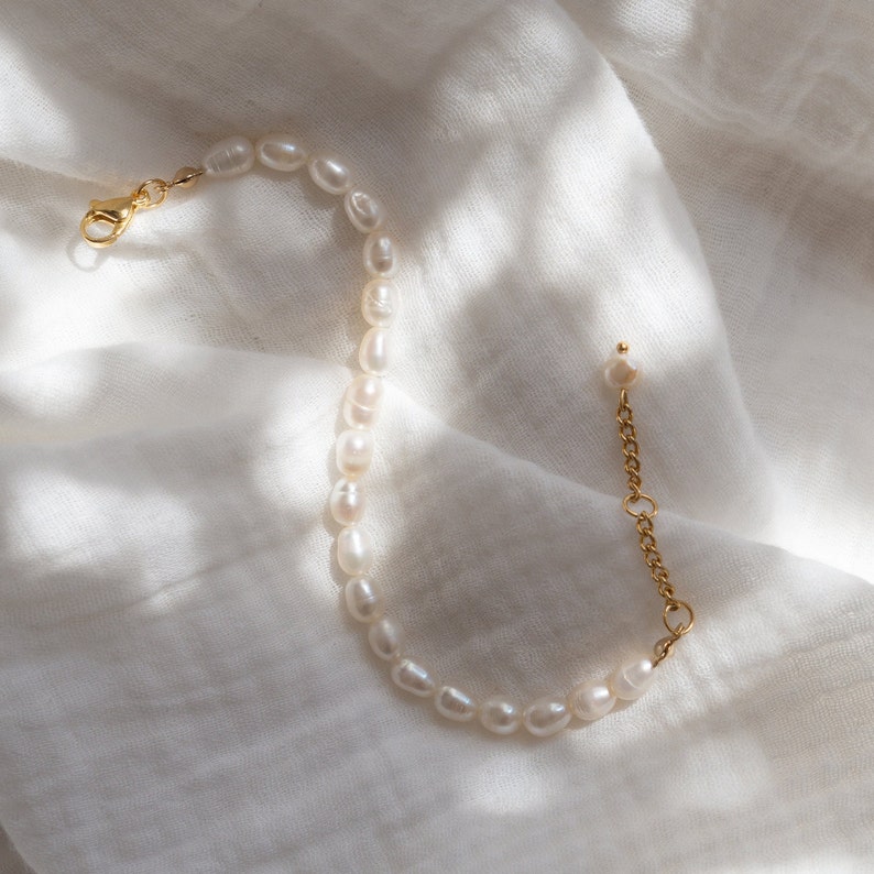 Pearl bracelet made of freshwater pearls and 24k gold-plated clasp EVE image 5