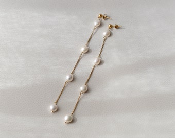 Freshwater pearl drop earrings and gold-plated stainless steel chain | Chloé