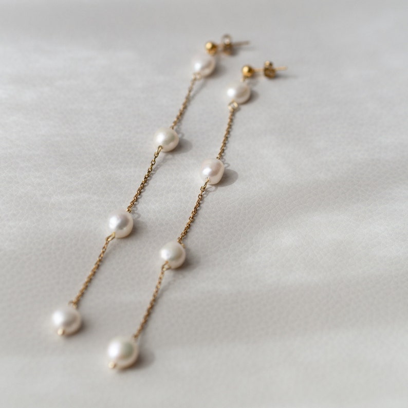 Freshwater pearl drop earrings and gold-plated stainless steel chain Chloé image 9