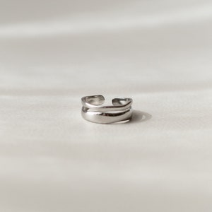 Minimalist ring in gold or silver, adjustable size WAVE Silver