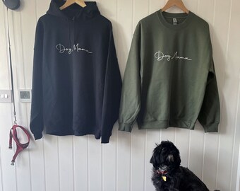 Dog Mama Sweatshirt with Personalised Dogs Name on Sleeve, Wear Heart on your Sleeve, Dog Mum Sweater, Christmas Gift for Mum, Gift for Her