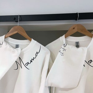 Personalised Mum Sweatshirt with Kids Names on Sleeve, Custom Mama Sweater, Mother’s Day Gift for Mum, Wear Your Heart on Your Sleeve zdjęcie 4