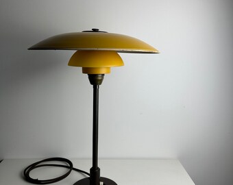 PH 1930 Lámparas de mesa con vidrio amarillo y pantallas superiores de zinc de Poul Henningsen