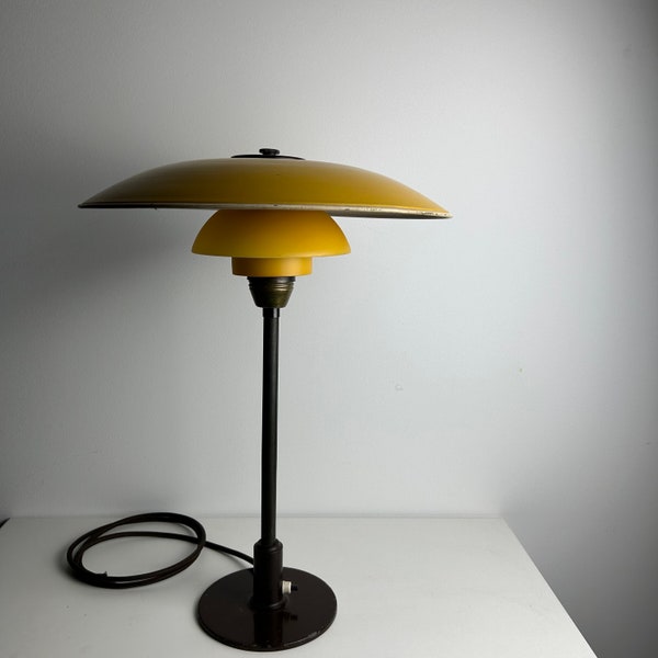 Lampes de table PH 1930 avec verre jaune et abat-jour en zinc par Poul Henningsen