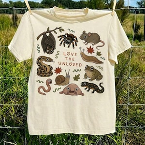 Chemise sport vintage Love The Unloved, t-shirt goblincore effrayant mignon animaux, chemise esthétique nature fantasmagorique cottagecore, cadeau mignon de fan de la faune