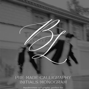 Puede incluir: Imagen monocromática con la palabra "LETTERALLY" en la parte superior y un monograma "BL" en caligrafía blanca. Debajo, el texto dice "PRE-MADE CALLIGRAPHY INITIALS/MONOGRAM". El fondo está borroso, sugiriendo una escena callejera.
