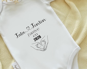 TATA & TONTON Ik kom eraan in 2026/2027 Witte katoenen romper zwangerschapsaankondiging - Moonbabystore