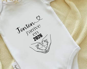 OOM, ik kom eraan in 2026/2027. Zwangerschapsaankondiging in een wit katoenen rompertje - Moonbabystore