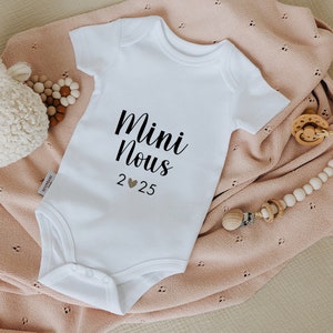 Mini Us 2025 or 2026 White cotton pregnancy announcement bodysuit - Moonbabystore