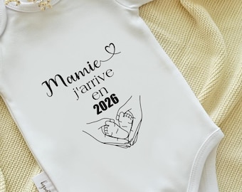 Oma, ik kom eraan in 2026/2027! Witte katoenen romper met zwangerschapsaankondiging - Moonbabystore
