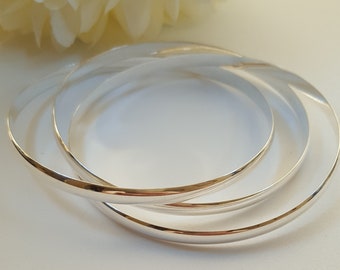 Sterling Silver Russian Wedding Bangle. 3 Interlocking bangles weighing 28.5g in total. Each bangle measures 5mm x 70mm