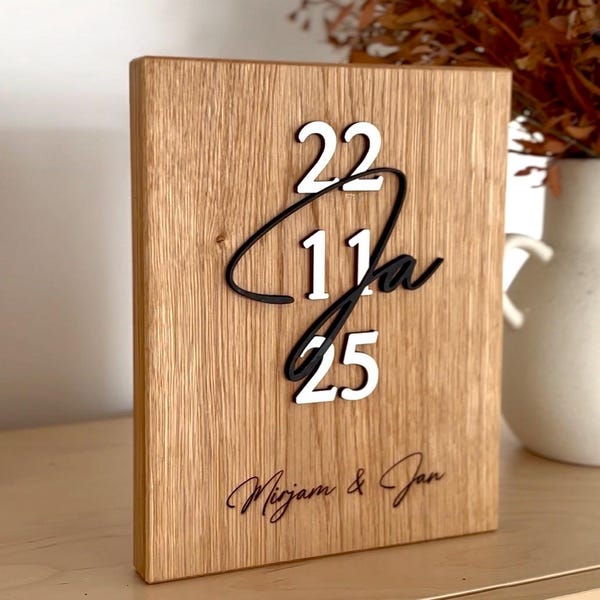Wedding gift made of solid oak wood | Personalized | Wooden plaque with names & date | Gift for the bride and groom | Engraving