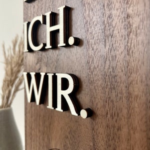 Hochzeitstag Hochzeitsgeschenk Nussbaum Jahrestag Holzschild personalisierte Geschenkidee Geschenk zur Hochzeit Bild 2