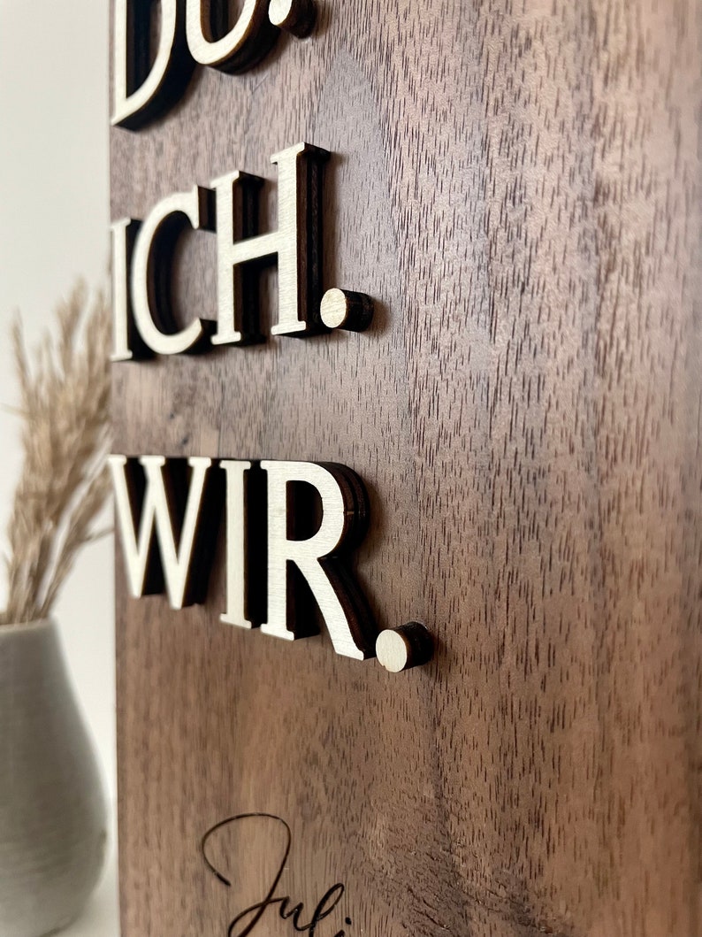 Hochzeitstag Hochzeitsgeschenk Nussbaum Jahrestag Holzschild personalisierte Geschenkidee Geschenk zur Hochzeit Bild 2