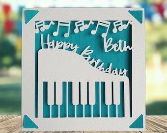 Carte papercut personnalisée piano joyeux anniversaire, carte d’anniversaire pour joueur de piano, carte d’anniversaire sur le thème de la musique, carte d’anniversaire pianiste