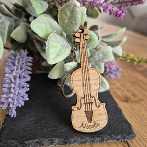 Violin Keyring, Personalised String Instrument Keyring, Personalised Engraved Music Keyring, Gift for Violinist, Wooden Keyring for Musician