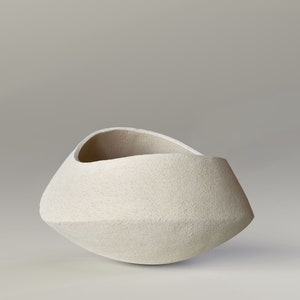 Keramik-Mittelstück für minimalistische Dekoration, japanische strukturierte skulpturale Vase, brutalistisches Keramikkunstwerk, moderne beige Dekoschale