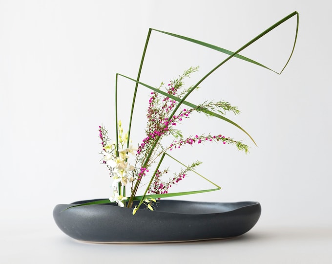 Modern Ikebana vase, Ceramic bowl for flower arrangements, Black minimalist Japanese vase, Zen style Studio vase for minimalist home