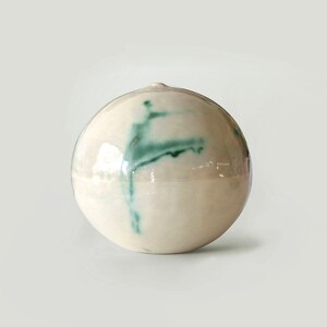 Minimalist Ceramic Vase – Sculptural Stoneware Orb Vase – Wabi Sabi Studio Pottery – Japandi Shelf Decor – Unique Green Glaze Art Object image 6