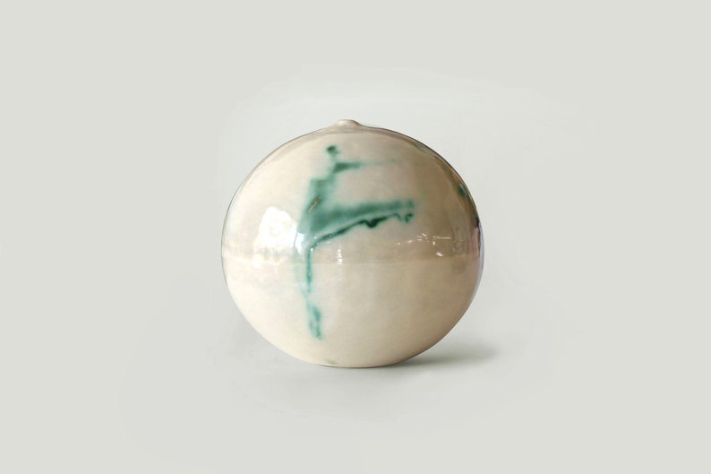 Minimalist Ceramic Vase – Sculptural Stoneware Orb Vase – Wabi Sabi Studio Pottery – Japandi Shelf Decor – Unique Green Glaze Art Object image 6