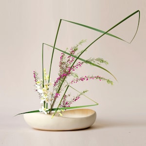 Sculptural Ceramic Ikebana Vase: Minimalist Zen Flower Bowl