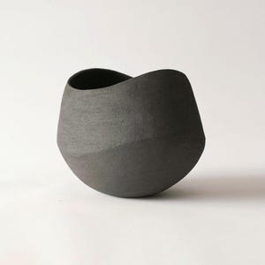 Très grande jardinière décorative, Sculpture pour compositions florales, Centre de table décoratif pour plantes, Jardinière minimaliste, Design nordique
