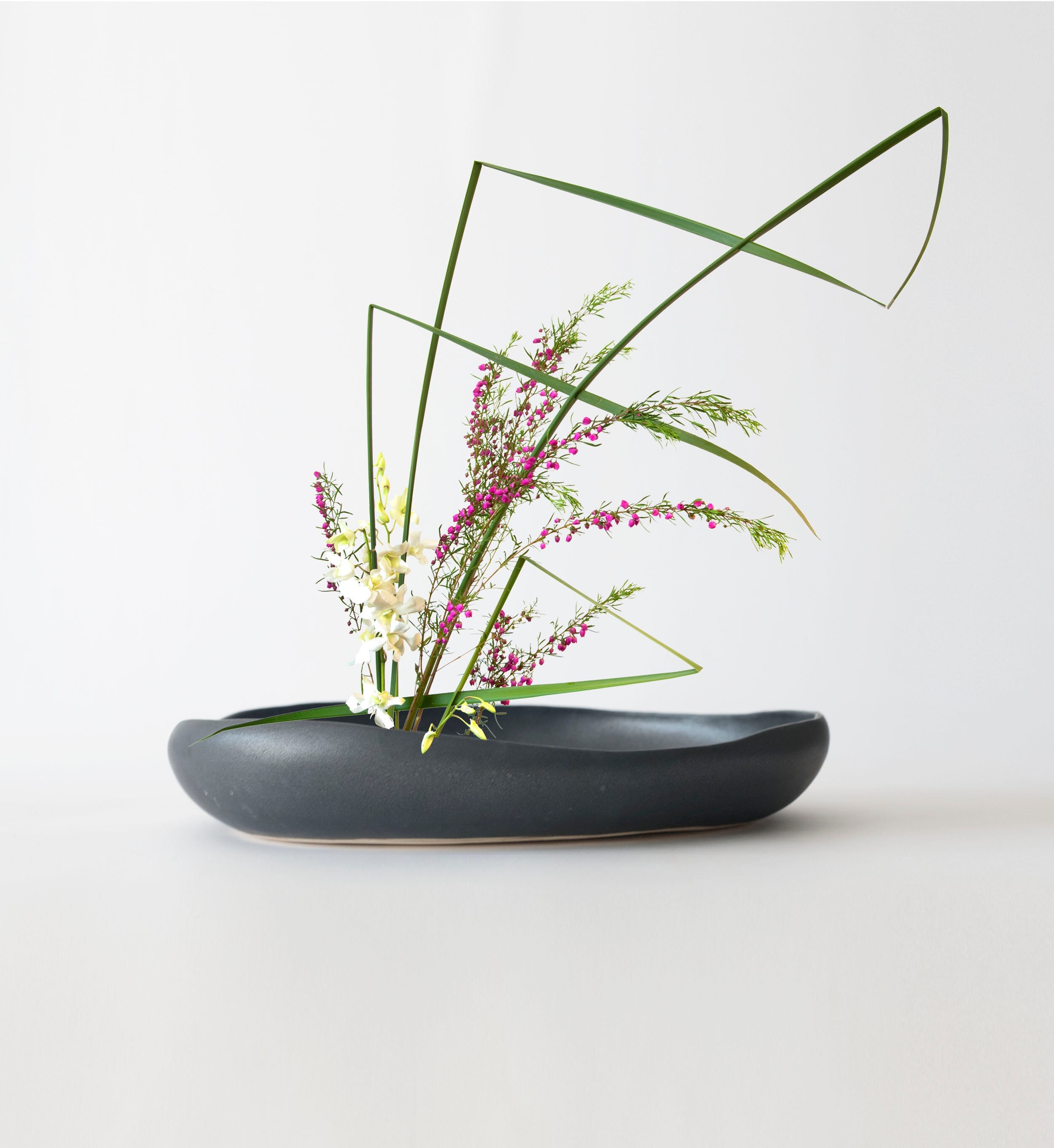 Modern Ikebana Vase, Ceramic Bowl for Flower Arrangements, Black ...
