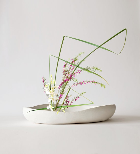彫刻的な陶器製生け花花瓶：ミニマリストな禅風フラワーボウル 