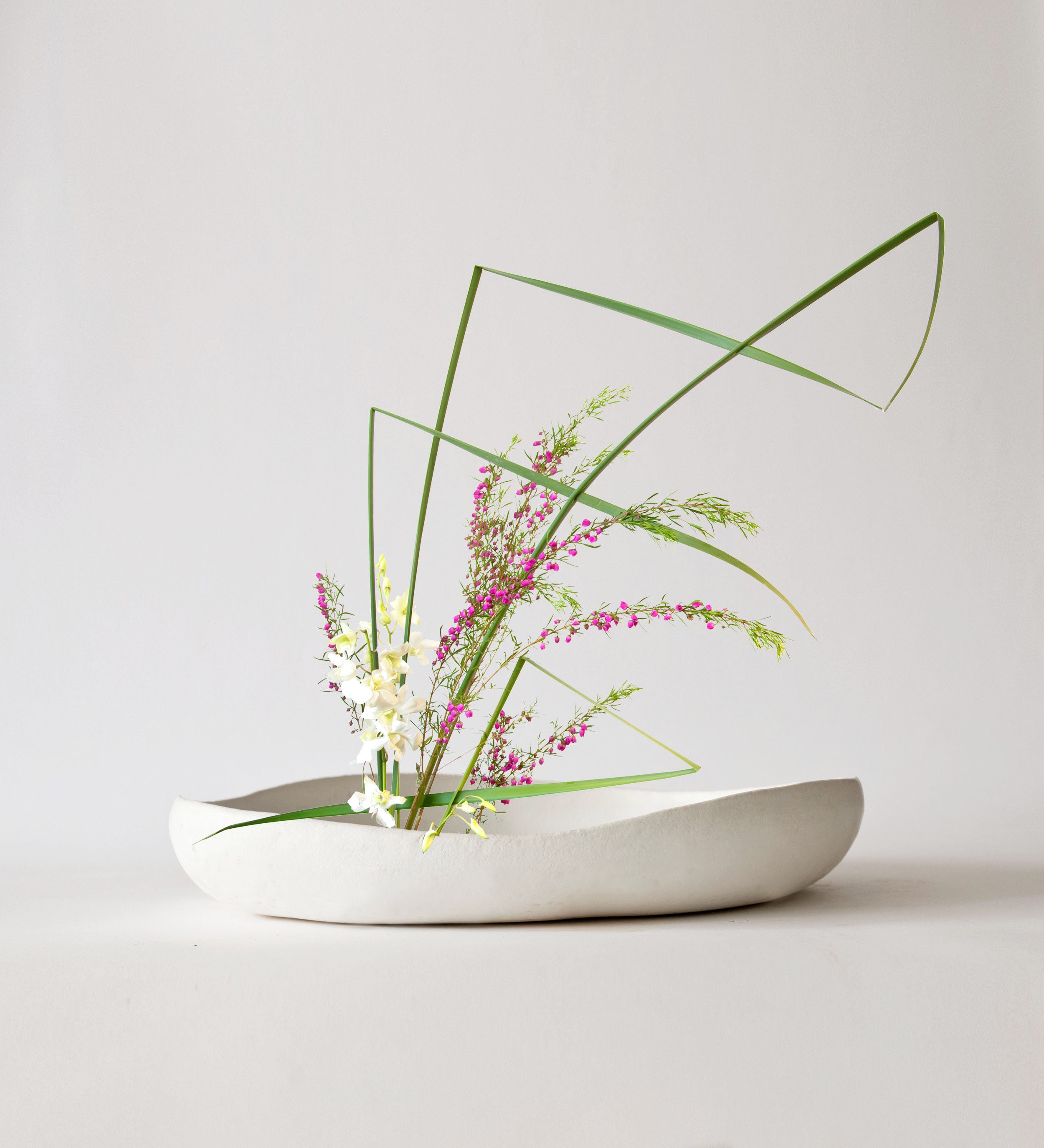 Modern Ikebana Vase, Ceramic Bowl for Flower Arrangements, Black ...