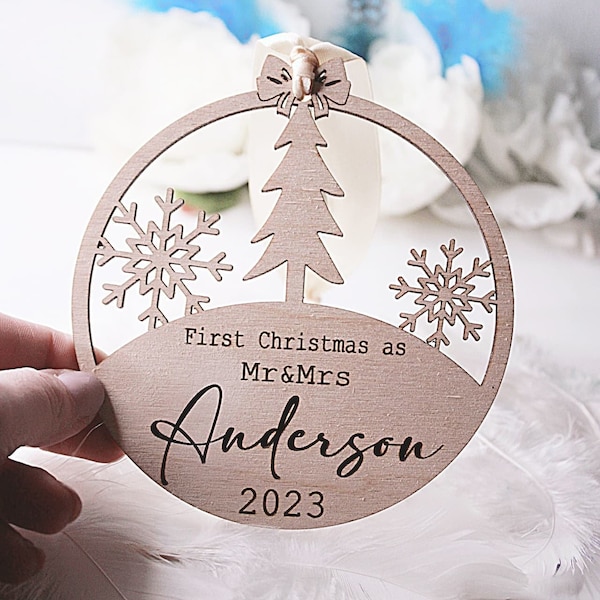 Bauble de Navidad personalizado del 1er casado / Primera Navidad casado / Primera Navidad como Sr. y Sra. / Regalo de boda de Navidad / Regalo de Navidad