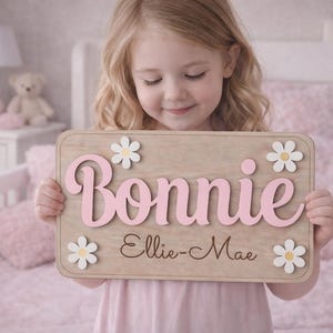Personalisiertes Namensschild aus Holz für Mädchen Schlafzimmer - Handgemaltes Blumenmuster - Benutzerdefinierte Raumdekoration, Kinderzimmertürschild, Wandkunst oder Andenken