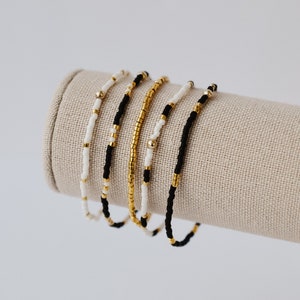 Winzige Perlen Armband Set, Delica Armbänder, Dehnbare Armbänder, Samen Perlen Armband, Zierliche Armband für Frauen, Minimalistische Armband, Gold