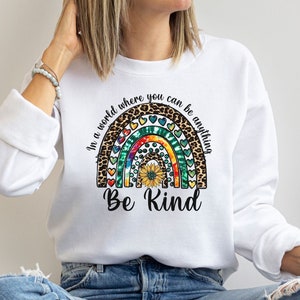 Bee Kind Sweatshirt, Bee Kind Rainbow Shirt, Bee Sweatshirt, Bee Hoodie, Cadeau pour elle, Be Kind Sweatshirt, Be Kind Hoodie, Kindness Sweats