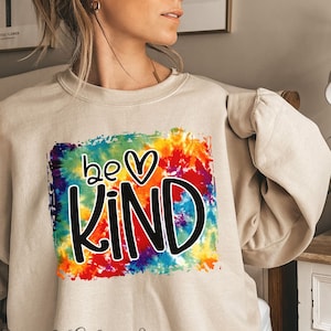 Bee Kind Batik-Sweatshirt: Peace Love Kindness Shirt