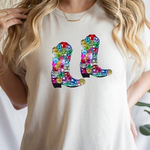 Frauen T-Shirt, Grafik Shirt, Western Cowgirl Stiefel, Grafik Tee, Western Grafik Tee, Western Cowboy Stiefel Shirt, Geschenk für sie,