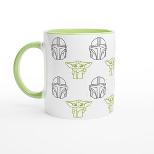 Mandalorianer Din Djarin und Grogu (Star Wars) | Weißer Keramikbecher (325 ml) mit farbiger Innenseite | Grün Bild 1