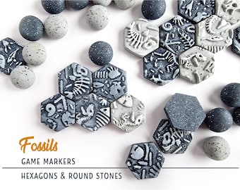 Marcadores de juego hexagonales y redondos // Fósiles, guijarros // Piezas para proyectos de manualidades