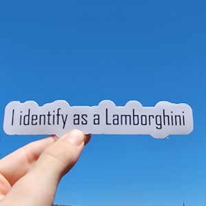 Pegatina personalizada que me identifico como Lamborghini; resistente al agua, perfecta para coches, portátiles y botellas de agua.