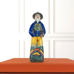 Chinese Emperor Figurine, Qing Dynasty, Famille Rose, Grand Millennial Decor, Preppy Decor, Shelf Objects, Porcelain, Hand Painted Asian Art