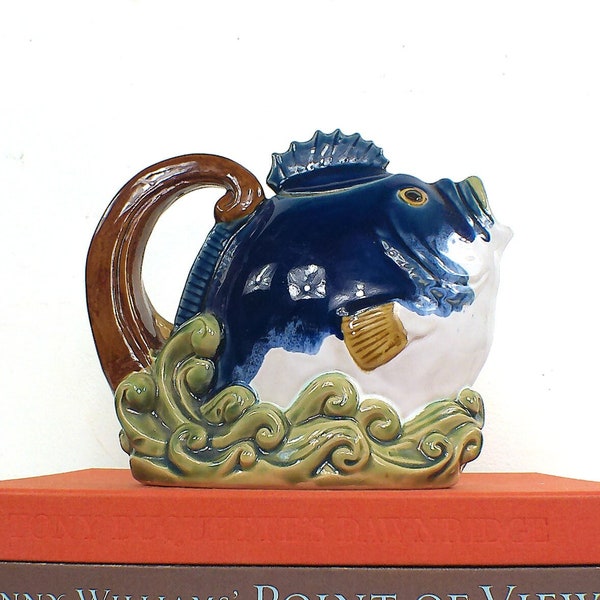 Chinese Vintage Wucai Ceramic Majolica Fish Teapot, Chinoiserie Chic Kitchen, Grand Millennial Home Decor, Minton Style, Unusual Gift Ideas