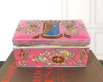 Chinese Export Qing Dynasty Armorial Trinket Box, Antique Famille Rose, Magenta, Chinoiserie Chic Decor, Grand Millennial Home, Preppy Style