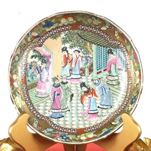 Chinese Export Large Flat Decorative Famille Rose Porcelain Saucer / Bowl, Grand Millennial Home Decor, Chinoiserie Chic Interiors, Preppy